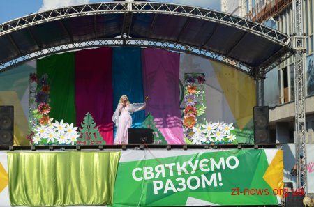 На Михайлівській відбулося театралізоване дійство для дітей «Кольорові канікули. Ура!»