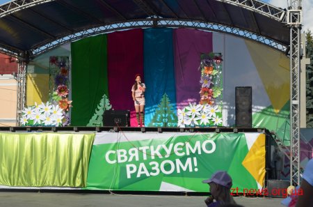 На Михайлівській відбулося театралізоване дійство для дітей «Кольорові канікули. Ура!»