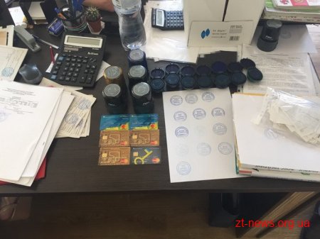 Група ділків скуповувала у «чорних лісорубів» деревину та продавала її за кордон