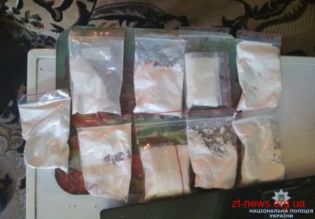 В оселі житомирянина поліція вилучила амфетамін та коноплю