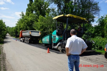 У Ружинському районі на дорогах активно продовжують усувати ямковість