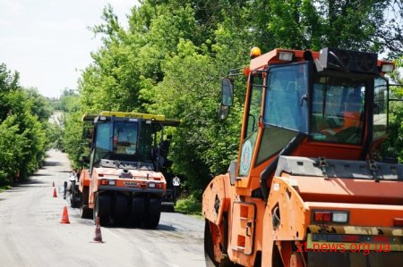 У Ружинському районі на дорогах активно продовжують усувати ямковість