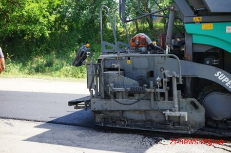 У Ружинському районі на дорогах активно продовжують усувати ямковість
