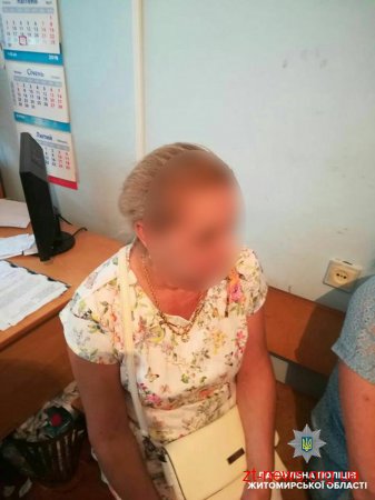 У Житомирі патрульні затримали жінок, які намагались отримати кошти за зняття "порчі"