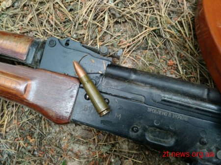 Прикордонники Житомирського загону затримали чоловіка зі зброєю