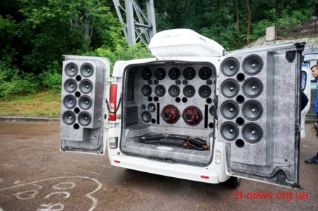 Близько 60 автівок приїхали у Житомир на Чемпіонат України з автозвуку та тюнінгу