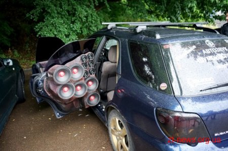 Близько 60 автівок приїхали у Житомир на Чемпіонат України з автозвуку та тюнінгу