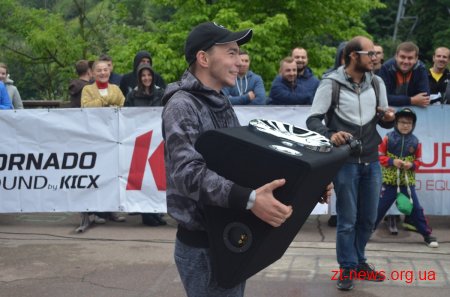 Близько 60 автівок приїхали у Житомир на Чемпіонат України з автозвуку та тюнінгу