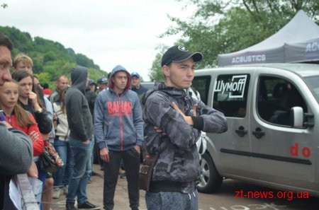 Близько 60 автівок приїхали у Житомир на Чемпіонат України з автозвуку та тюнінгу
