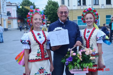 Меценат сеньйор Верджиніо Феданца оглянув фонтан на Михайлівській