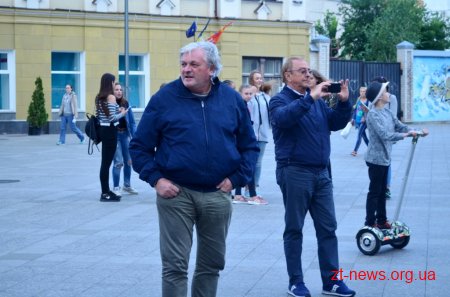 Меценат сеньйор Верджиніо Феданца оглянув фонтан на Михайлівській
