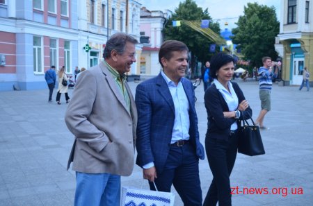Меценат сеньйор Верджиніо Феданца оглянув фонтан на Михайлівській