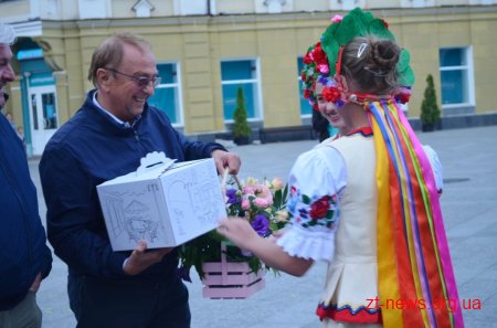 Меценат сеньйор Верджиніо Феданца оглянув фонтан на Михайлівській