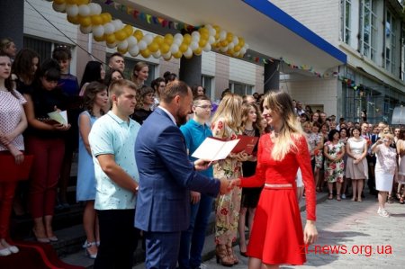 Майже тисяча студентів ЖДТУ отримала дипломи бакалаврів