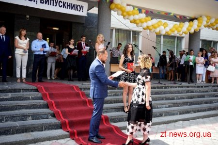 Майже тисяча студентів ЖДТУ отримала дипломи бакалаврів
