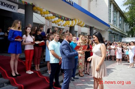 Майже тисяча студентів ЖДТУ отримала дипломи бакалаврів
