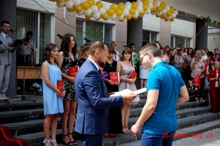 Майже тисяча студентів ЖДТУ отримала дипломи бакалаврів