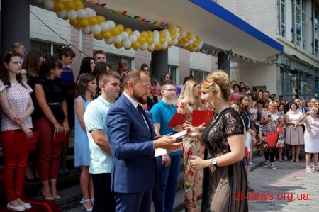 Майже тисяча студентів ЖДТУ отримала дипломи бакалаврів