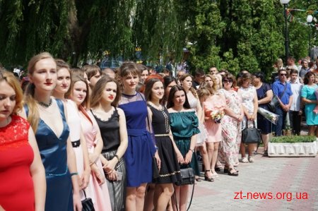 Майже тисяча студентів ЖДТУ отримала дипломи бакалаврів
