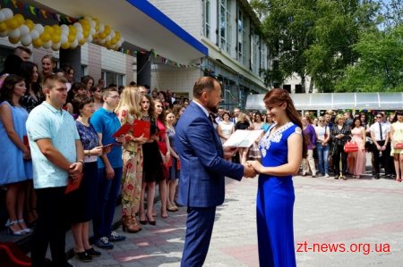 Майже тисяча студентів ЖДТУ отримала дипломи бакалаврів