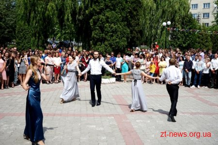 Майже тисяча студентів ЖДТУ отримала дипломи бакалаврів