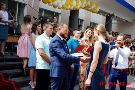 Майже тисяча студентів ЖДТУ отримала дипломи бакалаврів