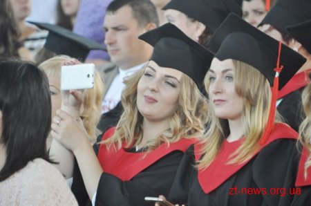 Понад 1,5 тис. студентів стали випускниками ЖДУ ім. І. Франка