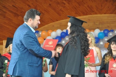 Понад 1,5 тис. студентів стали випускниками ЖДУ ім. І. Франка