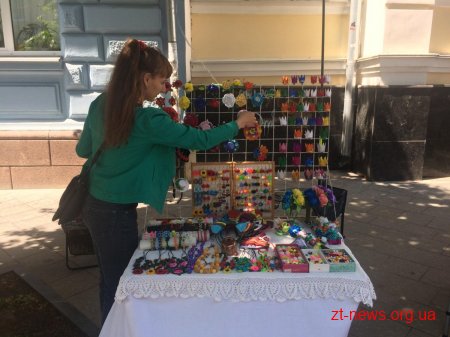 У рамках відзначення Дня Конституції на Михайлівській влаштували містечко майстрів