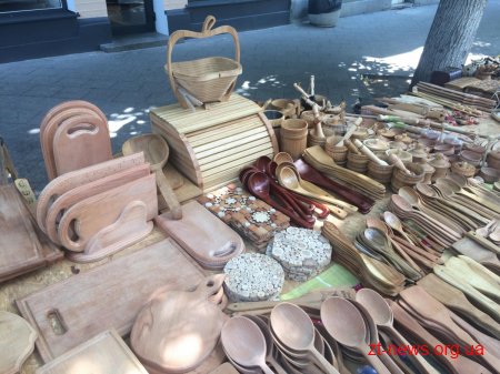 У рамках відзначення Дня Конституції на Михайлівській влаштували містечко майстрів