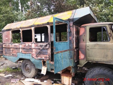 У Малині на подвір'ї приватного господарства загорівся автомобіль