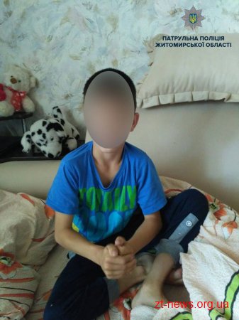 У Житомирі патрульні врятували хлопчика, що виліз з балкона та ледь не впав