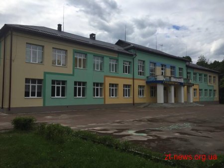Після зауваження голови ОДА Ігоря Гундича школу у Коростенському районі перефарбували