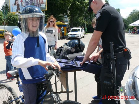 У Житомирі діти мали змогу відчути себе у ролі поліцейського