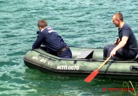 У Житомирі водолази дістали тіло чоловіка з кар'єру