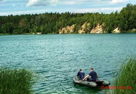 У Житомирі водолази дістали тіло чоловіка з кар'єру