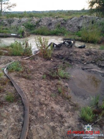 На Олевщині двоє неповнолітніх юнаків намагалися видобувати бурштин