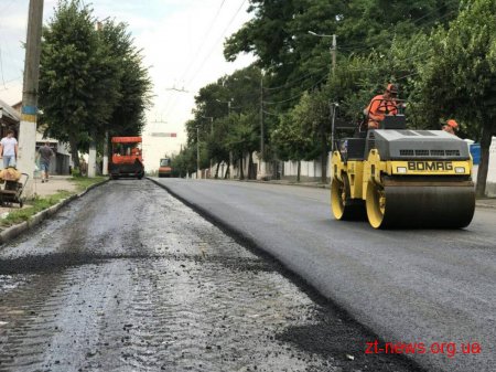 На вулиці Перемоги тривають роботи з капітального ремонту асфальтобетонного покриття