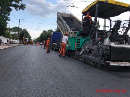На вулиці Перемоги тривають роботи з капітального ремонту асфальтобетонного покриття