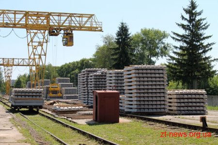 Володимир Ширма привітав Коростенський завод з 60-річним ювілеєм