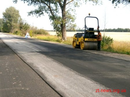 На Житомирщині ремонтують дорогу, яка з’єднує дві ОТГ