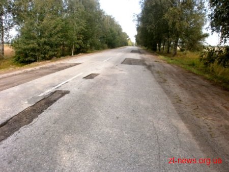 На Житомирщині ремонтують дорогу, яка з’єднує дві ОТГ