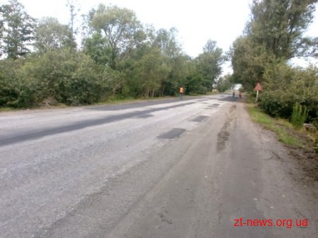 На Житомирщині ремонтують дорогу, яка з’єднує дві ОТГ