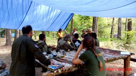 Понад 30 пластунів з різних областей України проходять вишкіл у таборі під Лугинами