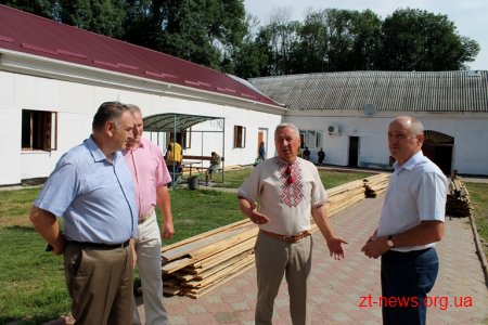 Голова обласної ради відвідав Любарський психоневрологічний чоловічий інтернат