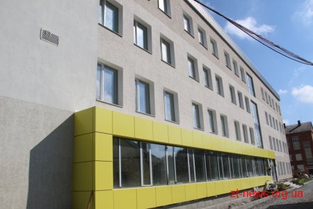 Сергій Сухомлин проінспектував хід виконання робіт в приміщенні корпусу гімназії №3