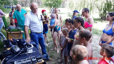 У Гідропарку рятувальники провели пізнавально-розважальну акцію «На воді - без біди!»