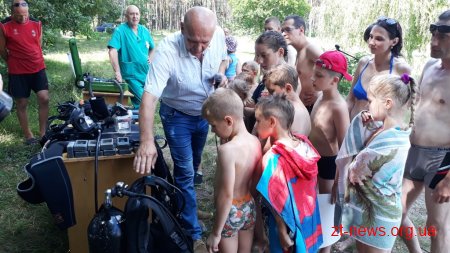 У Гідропарку рятувальники провели пізнавально-розважальну акцію «На воді - без біди!»