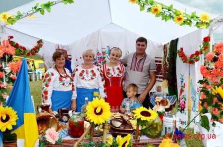 На Житомирщині відсвяткували розпал літа святом народної творчості «Маківка літа»