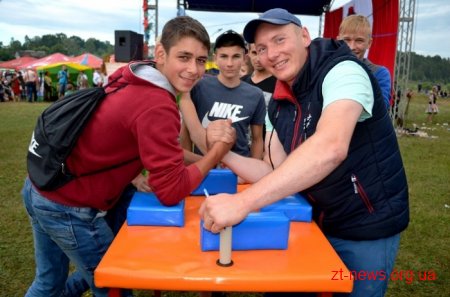 На Житомирщині відсвяткували розпал літа святом народної творчості «Маківка літа»